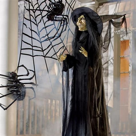 Hauntingly Realistic: the Lifelike Details of the Evette Witch Statue